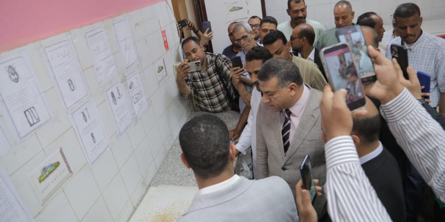 محافظ قنا يطلق إشارة بدء موسم حصاد القمح ويتفقد صومعة الترامسة