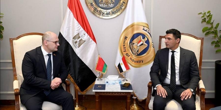 مصر وبيلاروسيا تبحثان توطين الصناعات الثقيلة والجرارات
