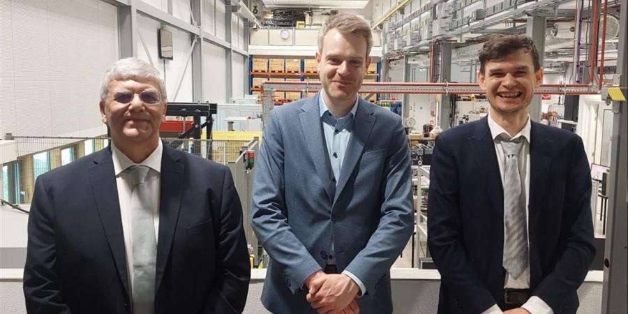 رئيس "المصرية اليابانية" يبحث بجامعة أيندهوفن الهولندية تعزيز الشراكة بمجالات الطاقة والتكنولوجيا المتقدمة