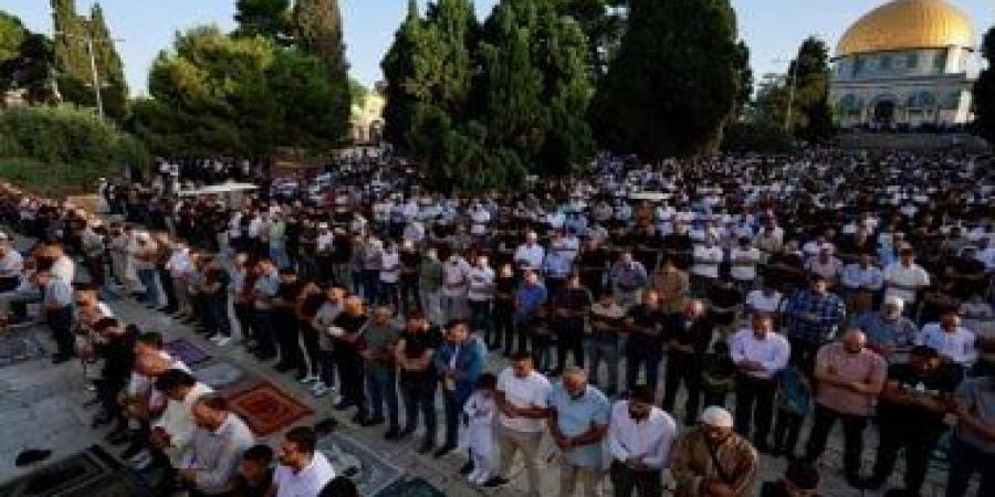 70 ألف مصل يؤدون صلاة الجمعة في المسجد الأقصى