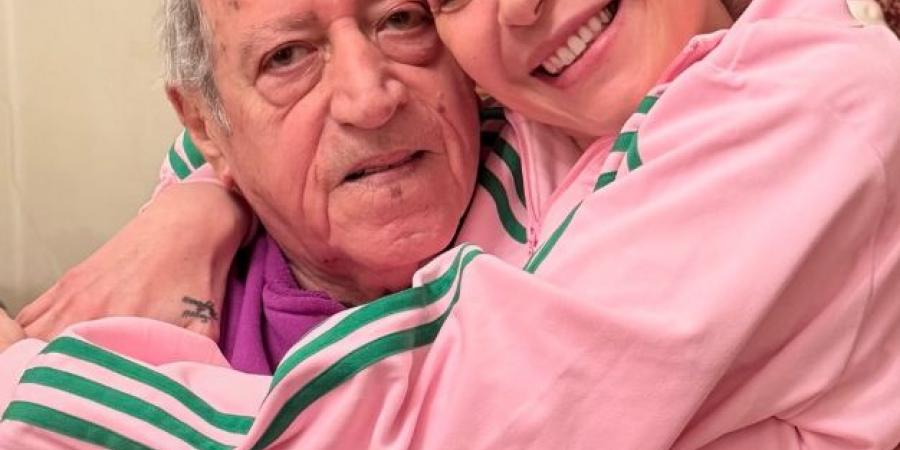 رسالة حزينة من منة شلبي لوالدها في أول عيد ميلاد بعد رحيله