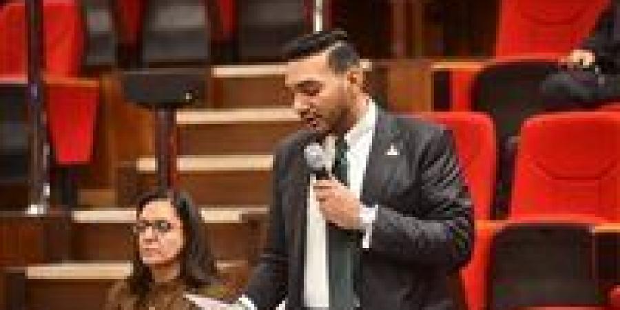 النائب نشأت حتة يستعرض طلبه لاستيضاح سياسة الحكومة بشأن آليات وزارة الشباب والرياضة لتطوير مراكز الشباب