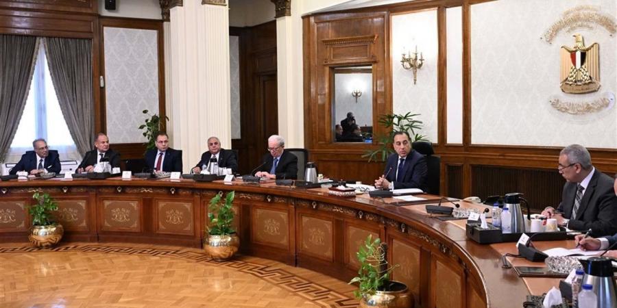 كشف آخر تطورات مشروعات تطوير قطاع الغزل والنسيج.. وتوجيه من رئيس الوزراء