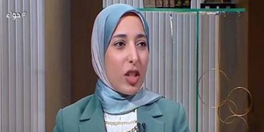 ما الذي يستحب فعله عند احتضار المرأة ؟