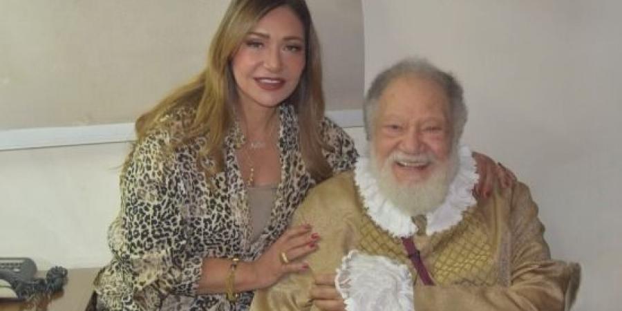 في حضرة الفن الحقيقي.. ليلى علوي تشيد بمسرحية «الملك لير»