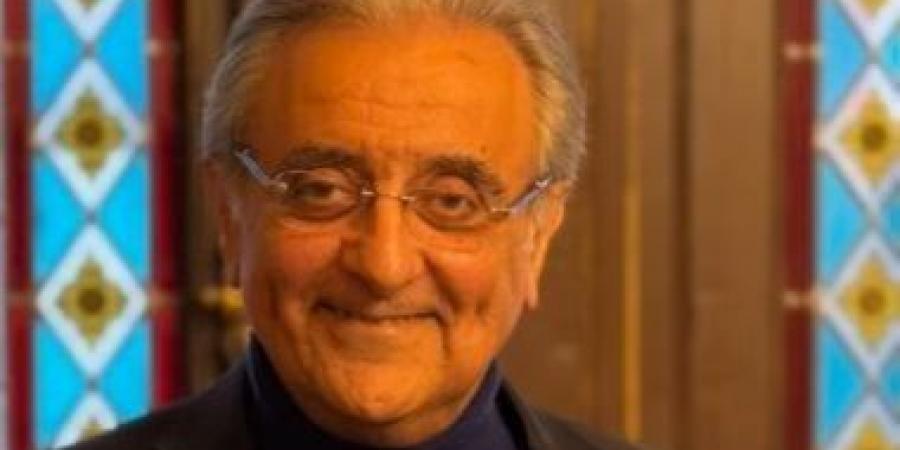 وزيرة الثقافة تهنئ رمزى يسى بمنحه وسام فارس للفنون والآداب