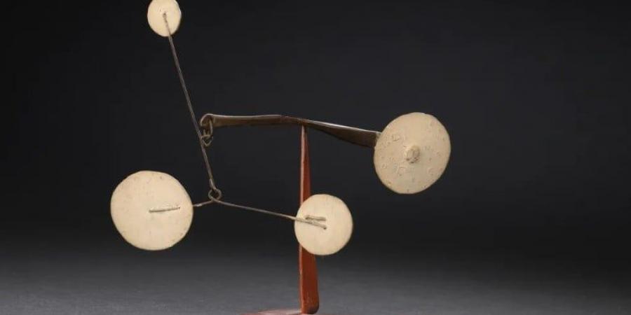 عرض مجسم معدنى متحرك للنحات كالدير للبيع بـ120 ألف دولار فى مزاد بباريس