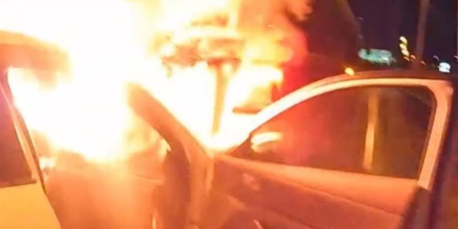 دون إصابات.. السيطرة على حريق بميكروباص أسفل كوبري العوايد بالإسكندرية