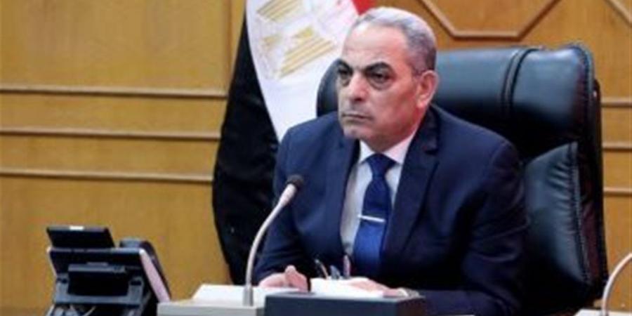 محافظ الإسماعيلية يتفقد منطقة عمارات الكوكاكولا بحي ثالث ويبحث مع الأهالي حلولًا لشكاوهم