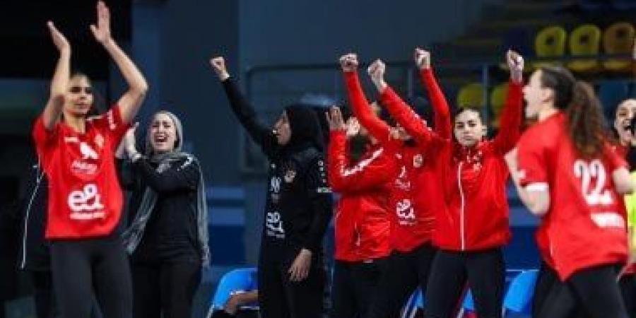 الأهلى يهزم  الشمس 32 - 31 و يتوج  بكأس مصر لسيدات كرة اليد