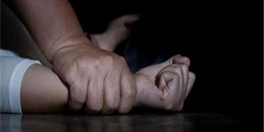 جنايات القاهرة تنظر غدًا أولى جلسات محاكمة عاطل بتهمة هتك عرض فتاة بالقطامية
