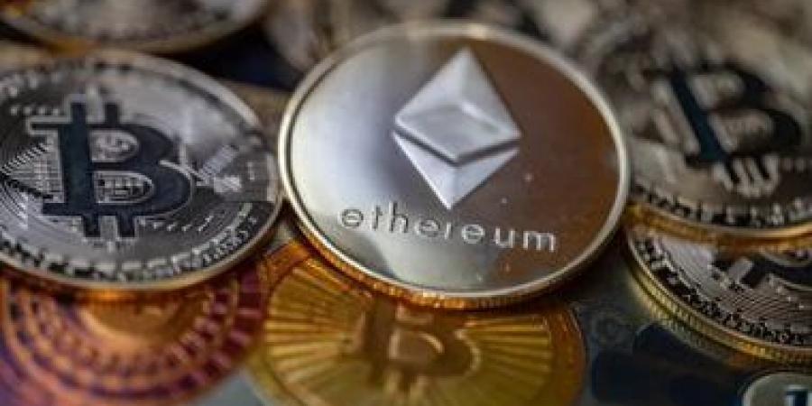 بيتكوين تستقر قرب 77 ألف دولار.. الأسواق تترقب قرار الفيدرالي