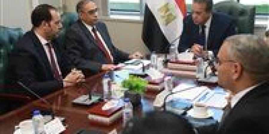 وزير الصحة يتابع مستجدات المشروعات الإنشائية مع رئيس شركة وادي النيل