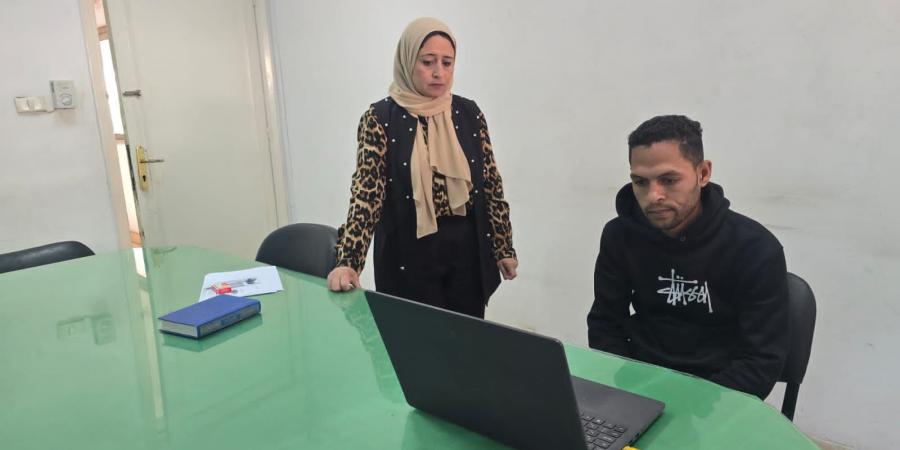 وزارة العمل تُجري مقابلات للمتقدمين على فرص عمل بالأردن في مهنة فني منشار حجر