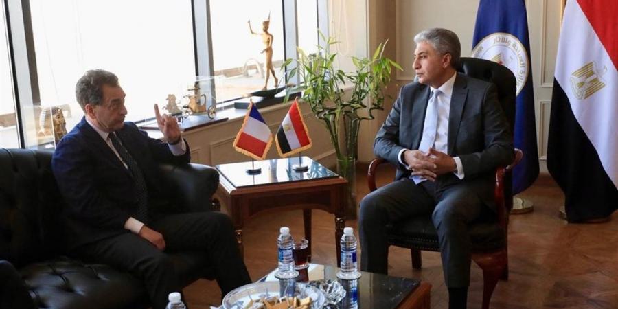 وزير السياحة يبحث مع سفير فرنسا بالقاهرة تعزيز التعاون