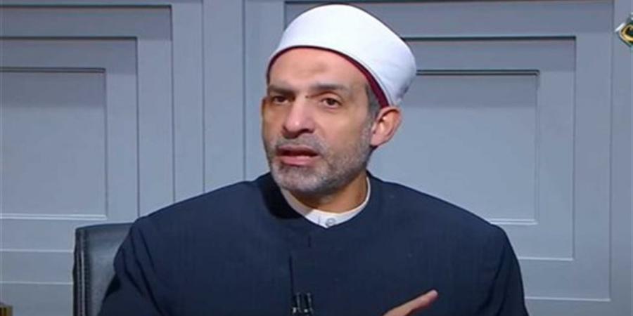 "الإفتاء": لا ينبغي للزوج منع زوجته من خدمة والديها المريضين