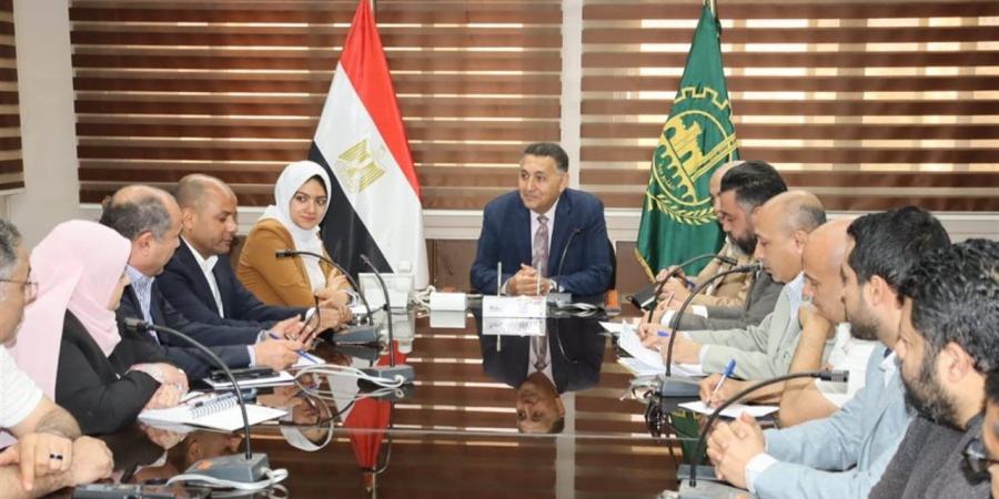 محافظ القليوبية يوجه بإنهاء أعمال المرافق بطريق طوخ شبين القناطر