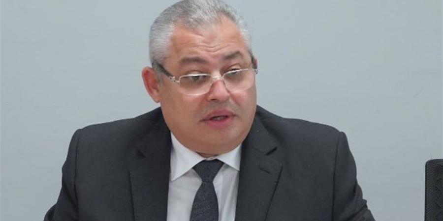 نائب رئيس جامعة عين شمس لشؤون التعليم والطلاب يفتتح معامل الاختبارات الإلكترونية بكلية الآداب