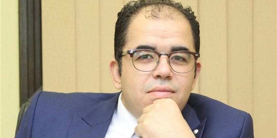 خبير علاقات دولية: الاقتصاد العالمي يقترب من نقطة اختناق حقيقية