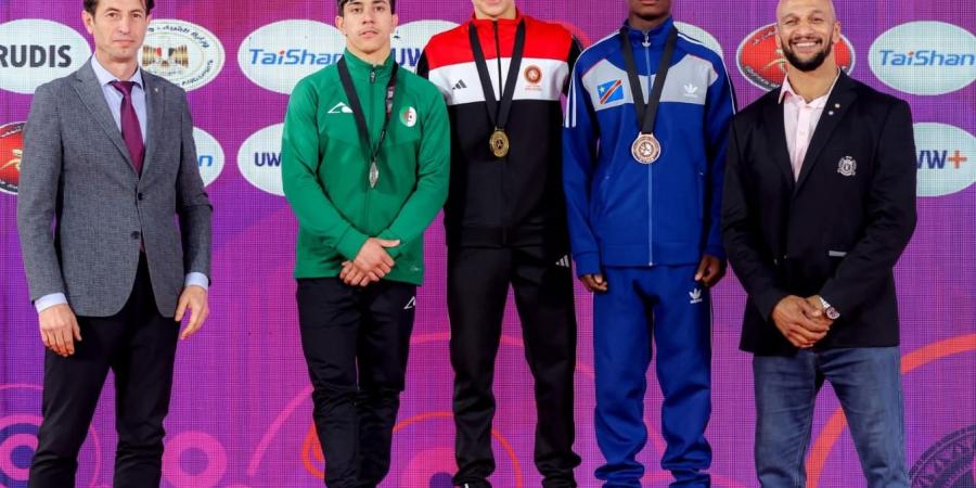 كرم جابر يقود نجل شقيقه لذهبية إفريقيا للشباب في المصارعة