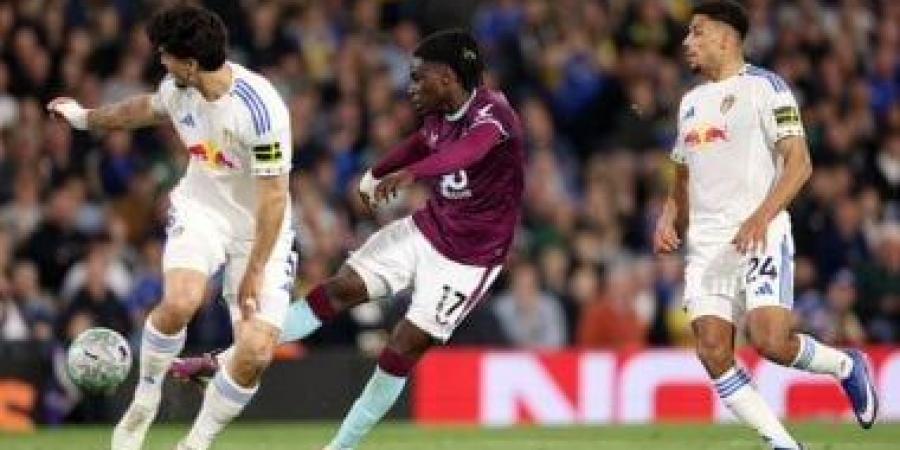 ليدز يونايتد يتخطى بيرنلي بثلاثية في الدوري الإنجليزي