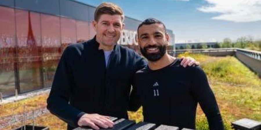 محمد صلاح.. 9 سنوات من السحر تنتهي بإشادات تاريخية