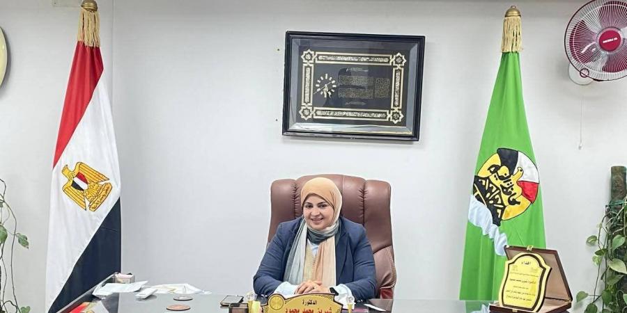 بسبب الرياح الشديدة.. مياه بحيرة قارون تندفع إلى الطريق واستجابة عاجلة من مركز ومدينة إبشواي لاحتواء الموقف