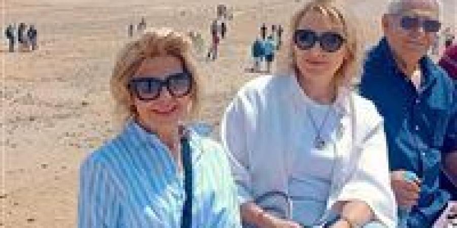 رئيس الاتحاد الدولي لرفع الأثقال يزور الأهرامات وينبهر بالحضارة الفرعونية