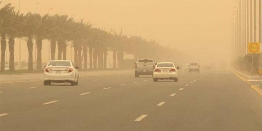 البقاء في المنزل أم الخروج؟.. دليل التعامل مع العاصفة الترابية