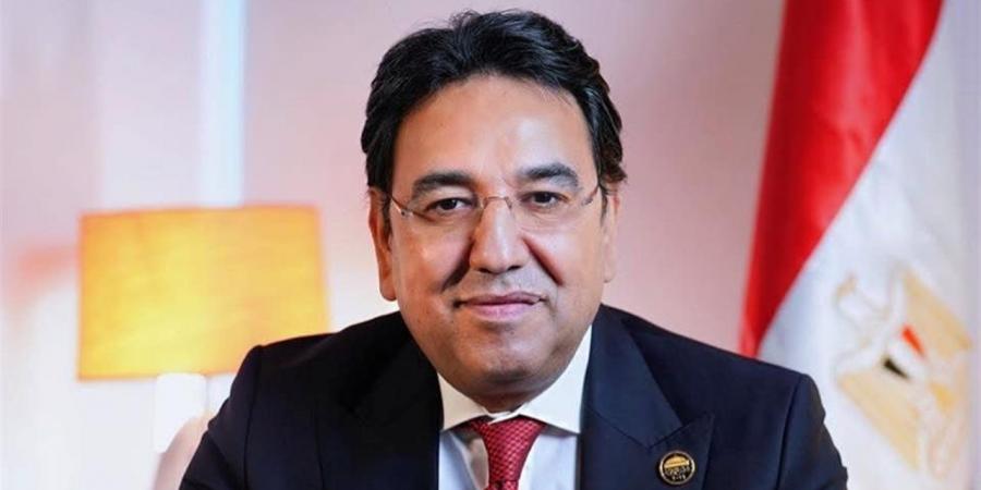 أيمن محسب يتساءل عن اللائحة التنفيذية لقانون التخطيط العام.. والوزير يرد: قبل 30 يونيو
