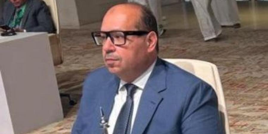ياسر إدريس يتفرغ للاتحاد الدولي والأولمبية ويعتذر عن اتحاد السباحة