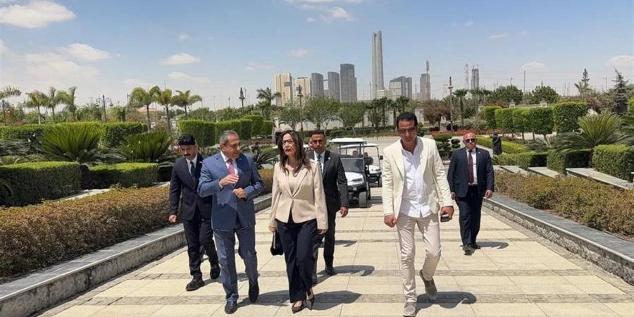 جولة لوزيرة الثقافة بمدينة الفنون في العاصمة الإداريّة الجديدة