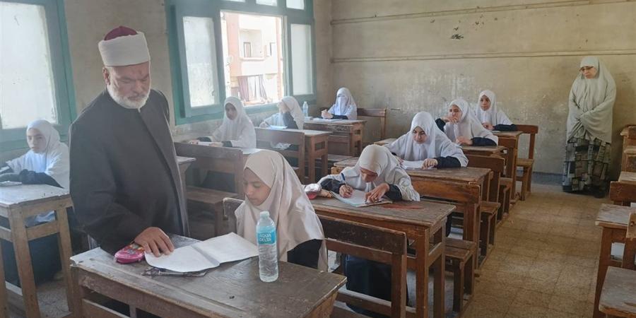 الهدوء يسود امتحانات النقل بمعاهد سوهاج الأزهرية