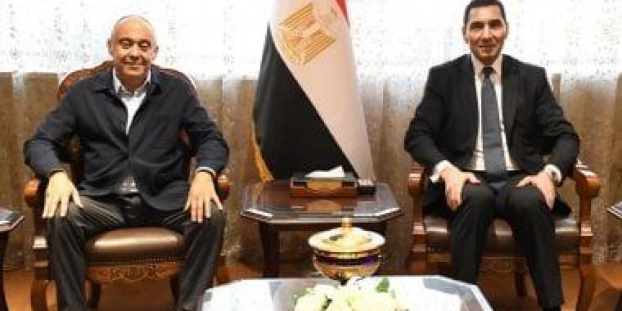 وزير الشباب يلتقي رئيس الشركة المتحدة للرياضة لبحث التعاون المشترك
