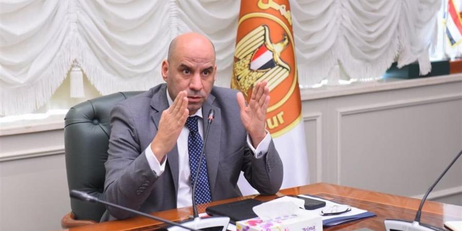وزير العمل يُصدر قرارًا بتشكيل وحدة مركزية لتيسير أعمال المستثمرين
