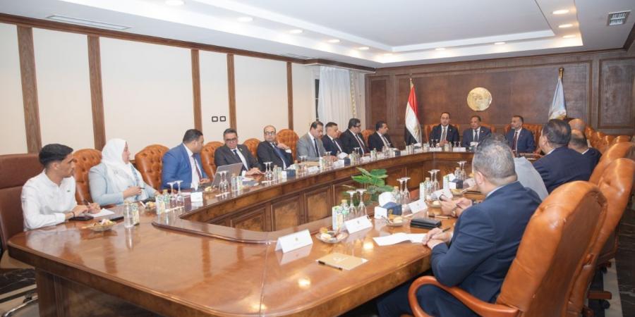 حزب الشعب الجمهوري يستضيف رئيس هيئة الرعاية الصحية في مائدة مستديرة حول «التأمين الصحي الشامل»