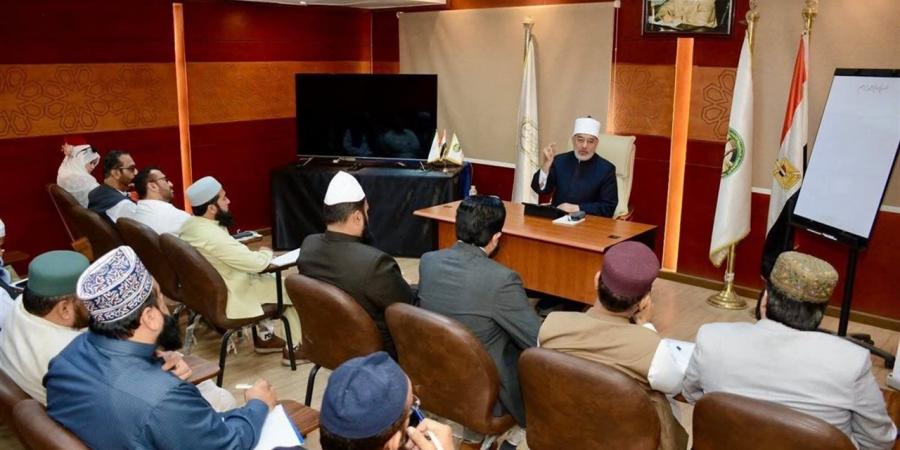 المفتي: مواجهة الانحرافات الفكرية لا تتحقق إلا من خلال العلم الرصين