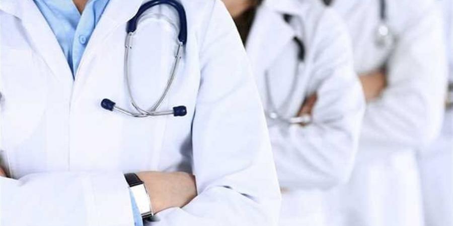 نقيب الأطباء يدعو لوقف قبول طلاب الطب بالكليات غير المرتبطة بمستشفى جامعي
