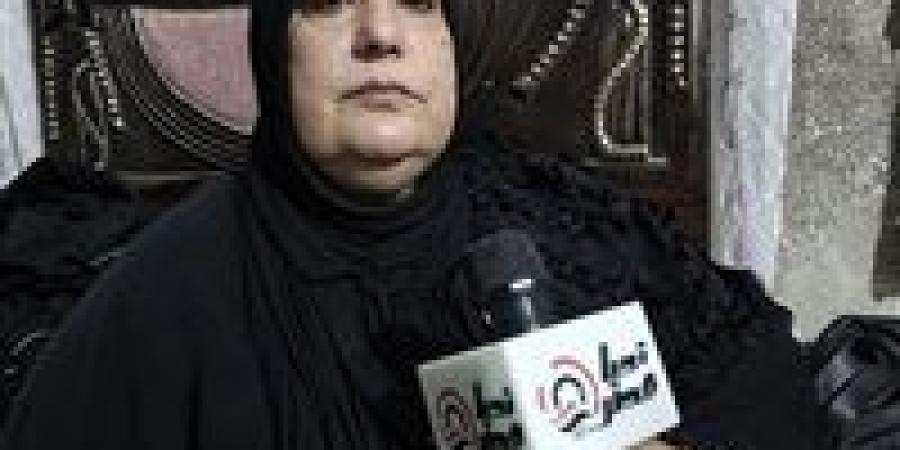 والدة «حمدي» المقتول على يد جاره بالشرقية : غدر بيه في مكان عمله وهو لوحده