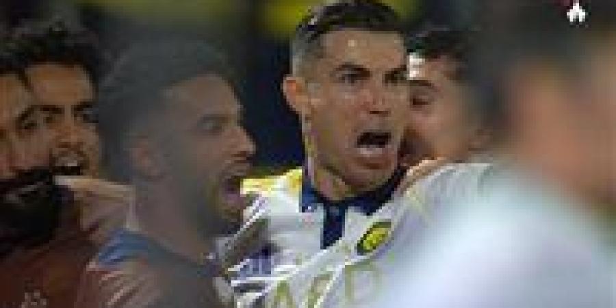 الشباب ضد النصر.. كريستيانو رونالدو يسجل الهدف الثالث لـ النصر في مرمى الشباب بدوري روشن السعودي