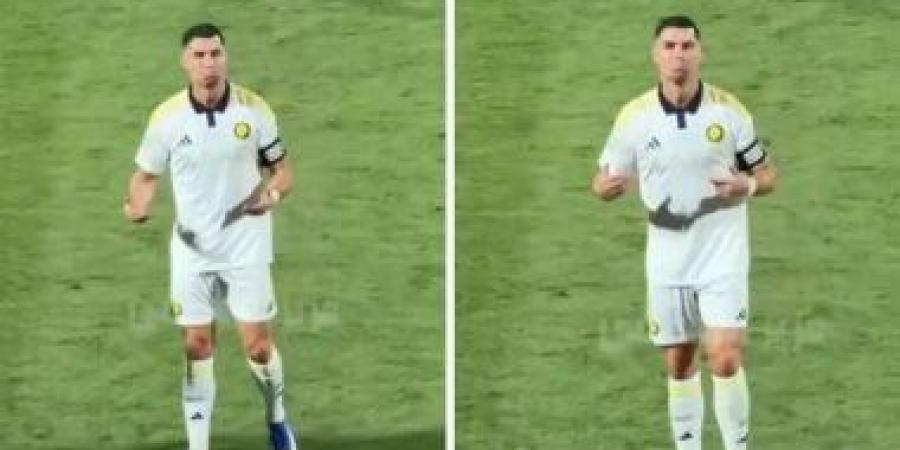 كريستيانو رونالدو يستفز جماهير الشباب بالرقص بعد هتاف "ميسي"
