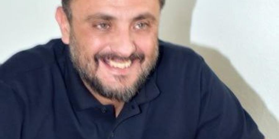 بعد اختيار إسلام عبادة قومسيواً لصالون الشباب.. ماذا تعرف عن الفنان؟
