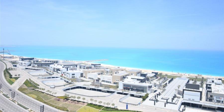 وزيرة الإسكان تتفقد المركز التكنولوجي لخدمة المواطنين والمستثمرين والبرج الشاطئي بمدينة العلمين