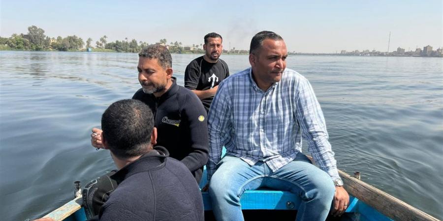 غطاسو مياه قنا يشاركون في البحث عن ضحايا حادث كوبري نجع حمادي