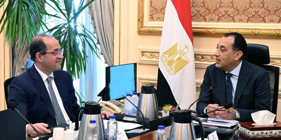 في اجتماع برئاسة رئيس الوزراء.. الحكومة تبدأ إجراءات التحول نحو السيارات الكهربائية