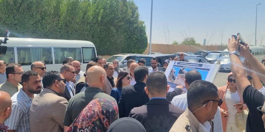 وزيرة الإسكان تتفقد تنفيذ أعمال المخطط العام الاستراتيجي بمركز مارينا العلمين السياحي