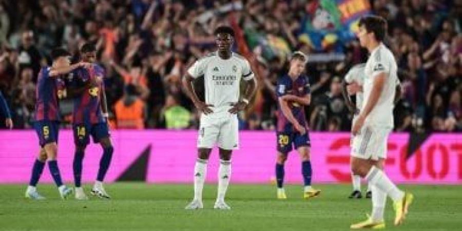 برشلونة يتقدم على الريال 2-0 بالشوط الأول ويقترب من التتويج بالليجا.. فيديو