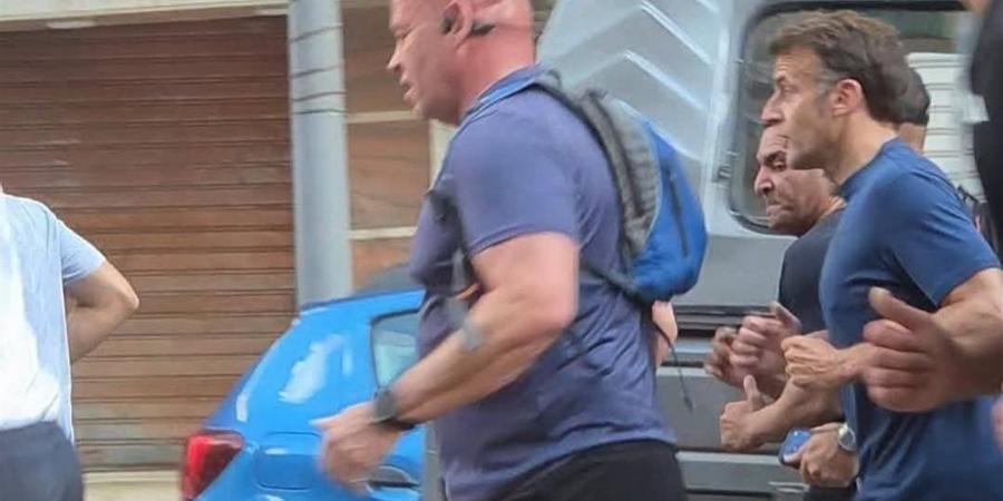 ماكرون يلفت الأنظار بالجري في سيدي بشر.. وخبراء يكشفون فوائد هذه العادة الصحية