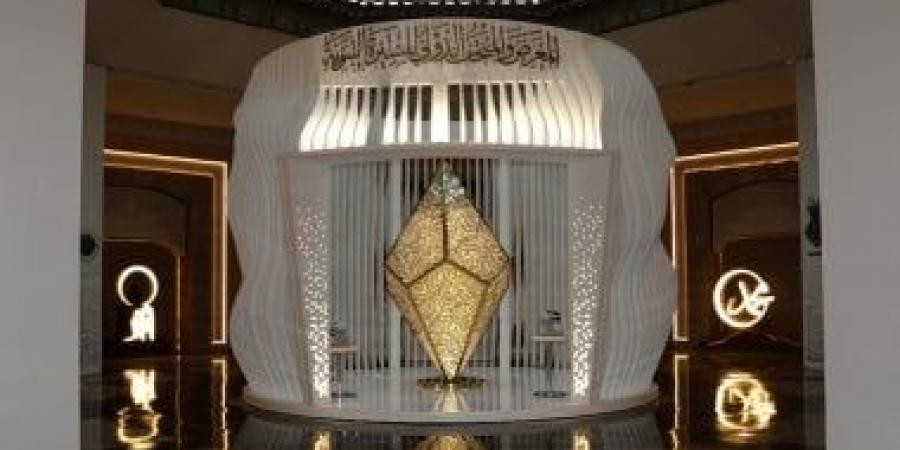 «بانوراما الحجرة الشريفة» تخطف مشاعر الزوار.. وأجنبى يعلن إسلامه بمتحف السيرة النبوية