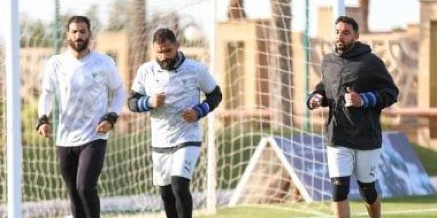 المصري يفاضل بين محمود حمدي وعصام ثروت لحراسة المرمى قبل مواجهة الأهلي